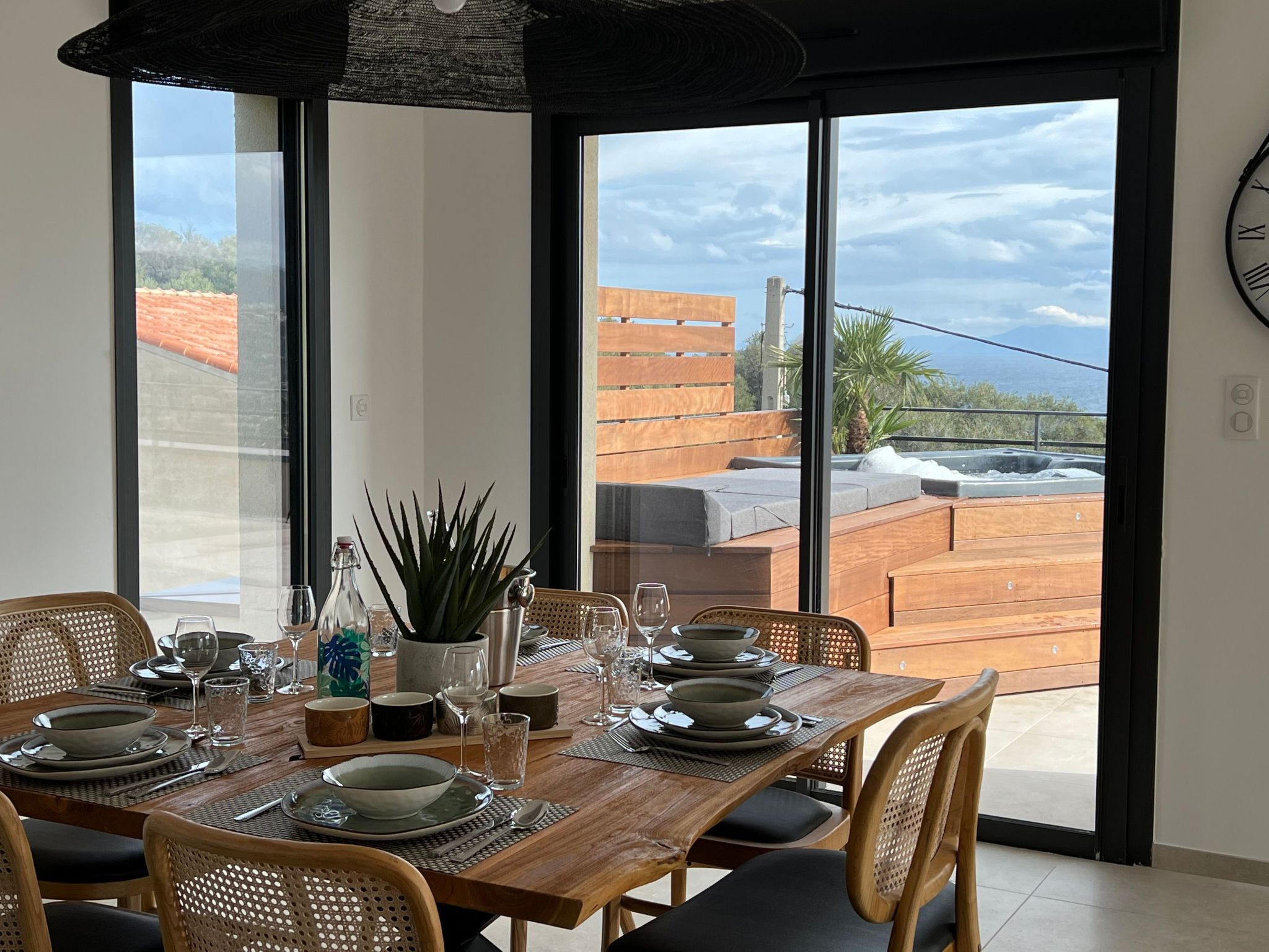 ISULA-RED_BEAUTIFUL_VIEW.-Buiten