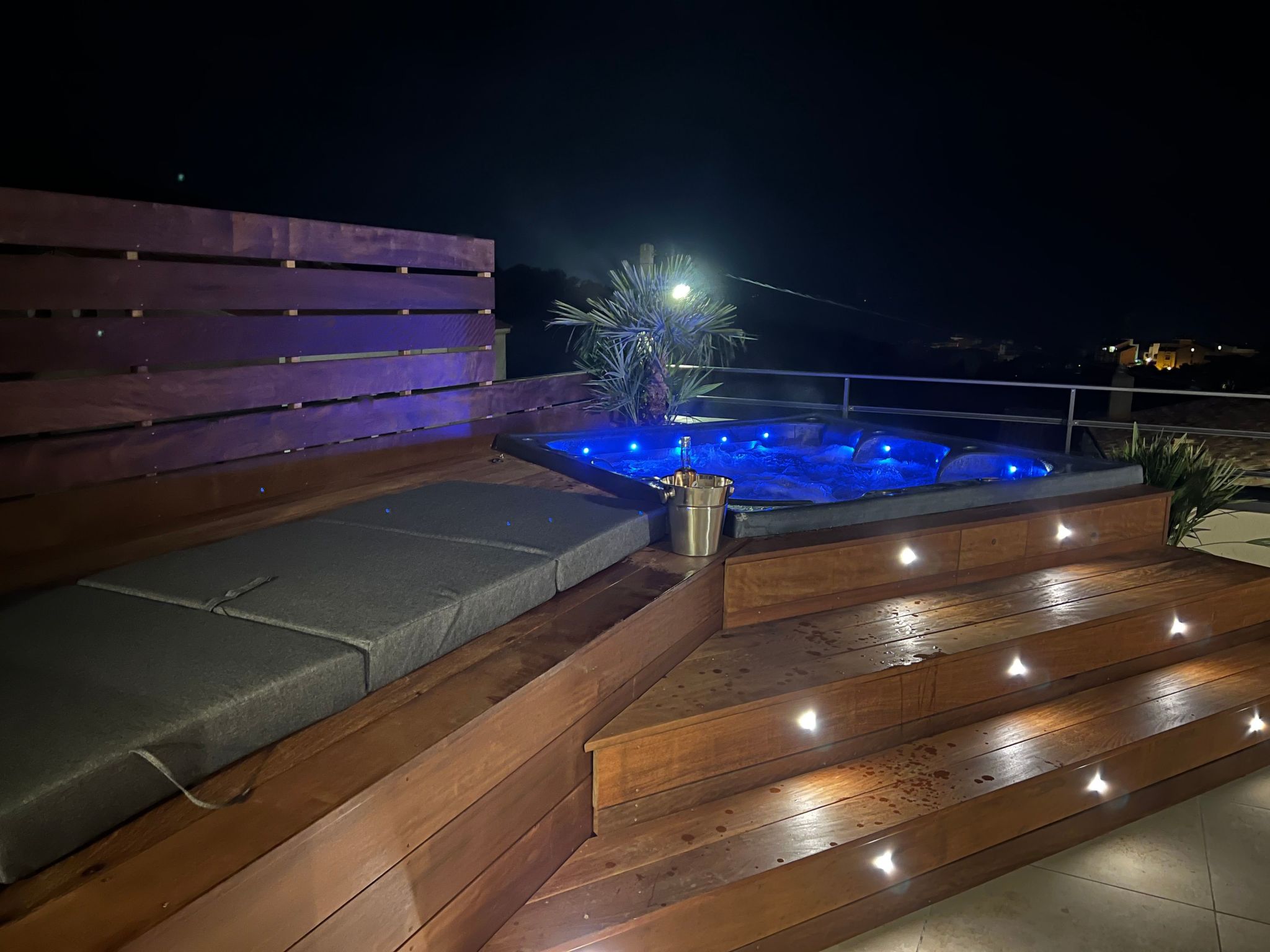 ISULA-RED_BEAUTIFUL_VIEW.-Buiten