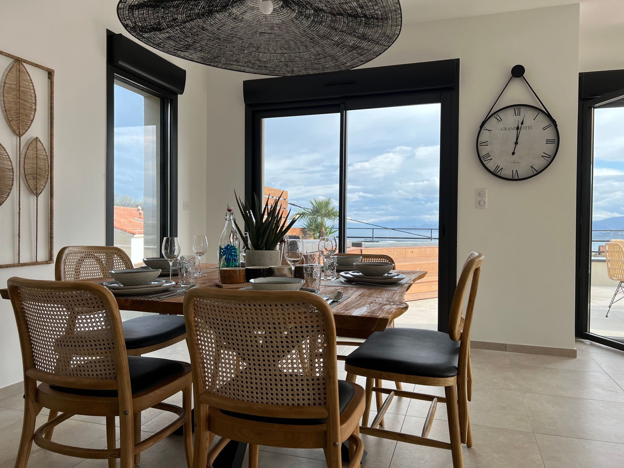 ISULA-RED_BEAUTIFUL_VIEW.-Buiten