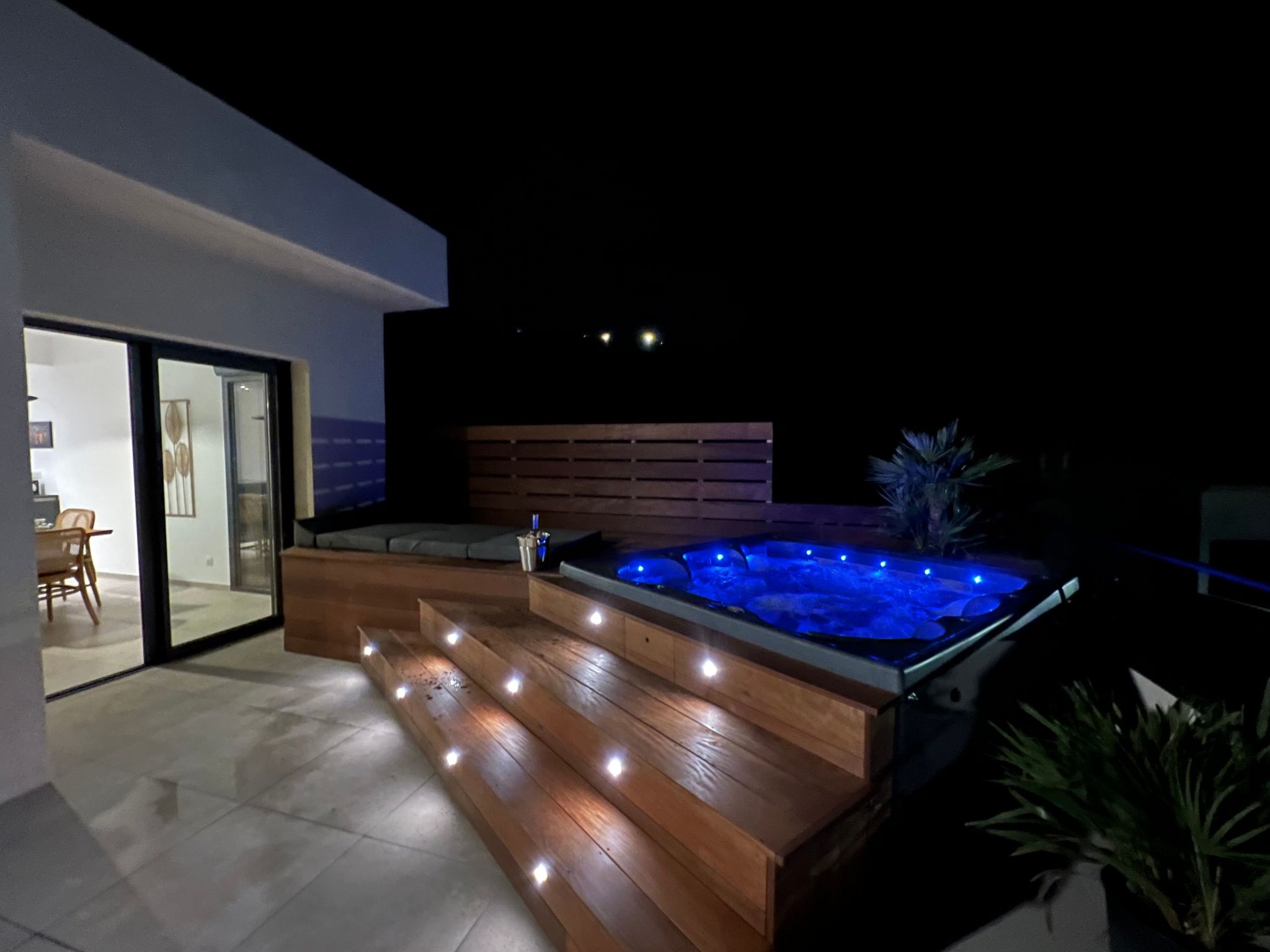 ISULA-RED_BEAUTIFUL_VIEW.-Buiten