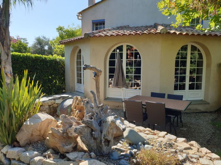 Vakantiehuis in Calvi op 1,0 km van het centrum en nabij zee in Calvi