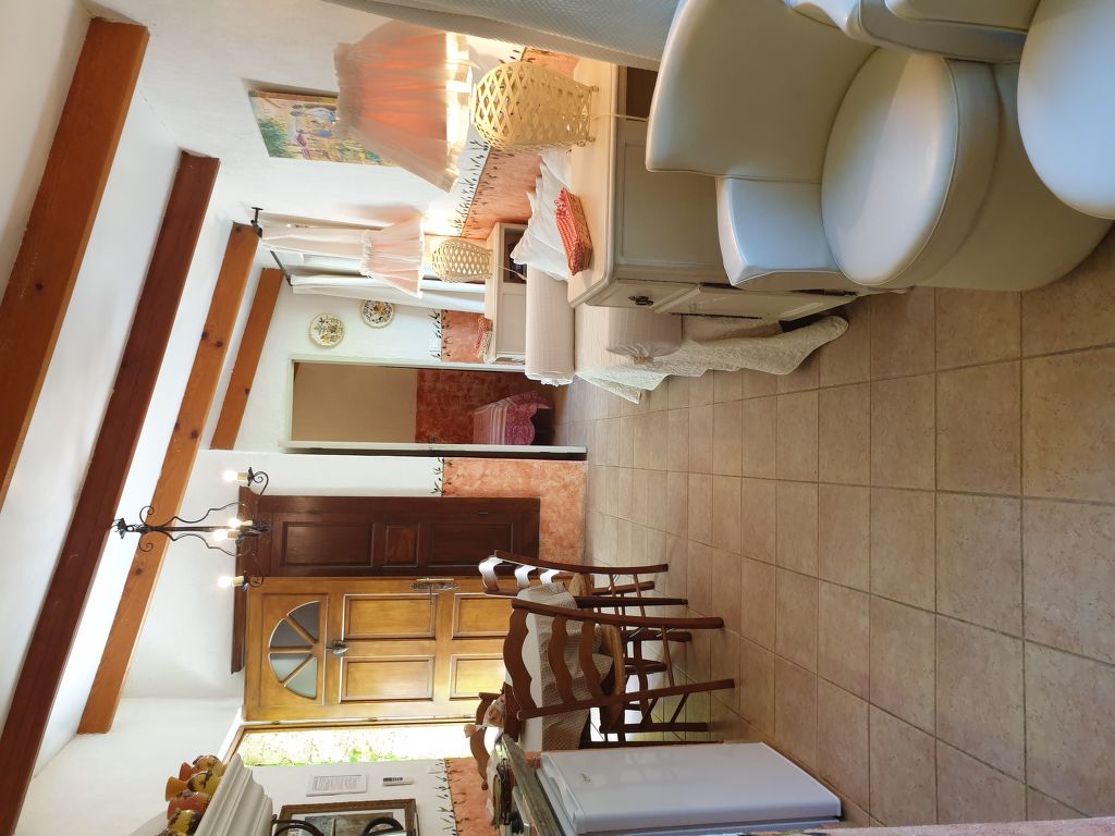 petite maison, 28-30 m², 2 pers — Kitchen / Dining Room