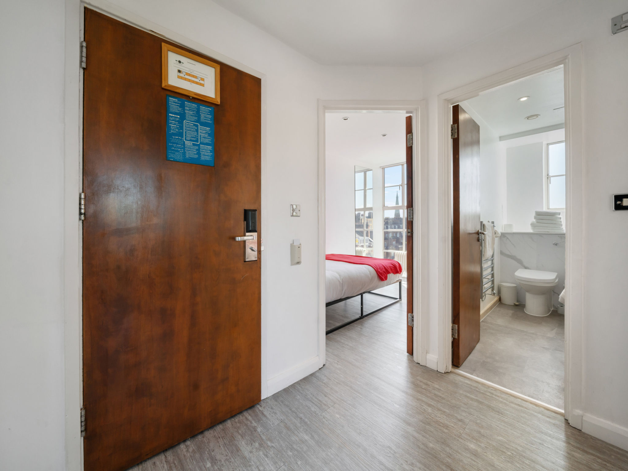 Roland House - Two Bedroom A-Binnen