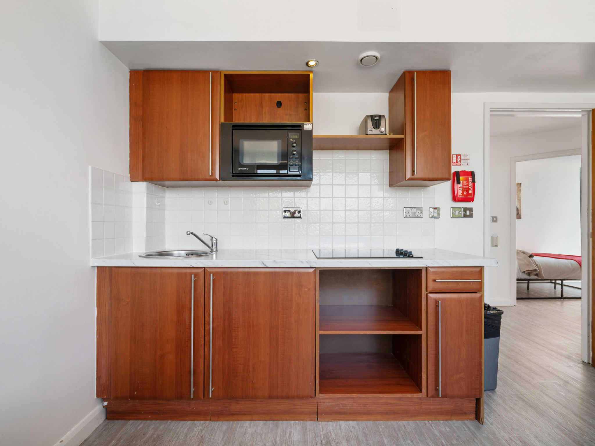 Roland House - Two Bedroom A-Binnen