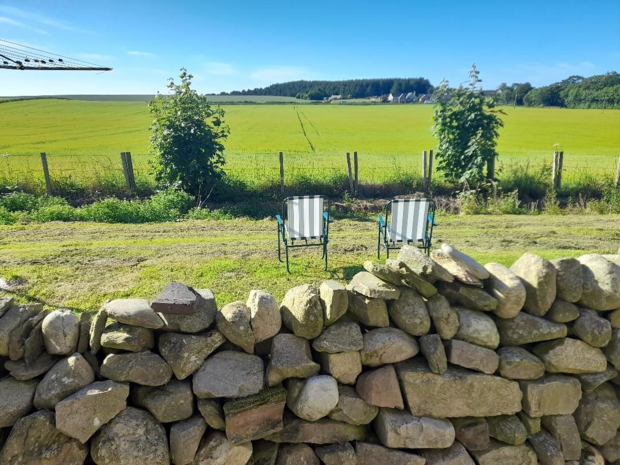 "Der Kornspeicher" mit Terrasse-Buiten
