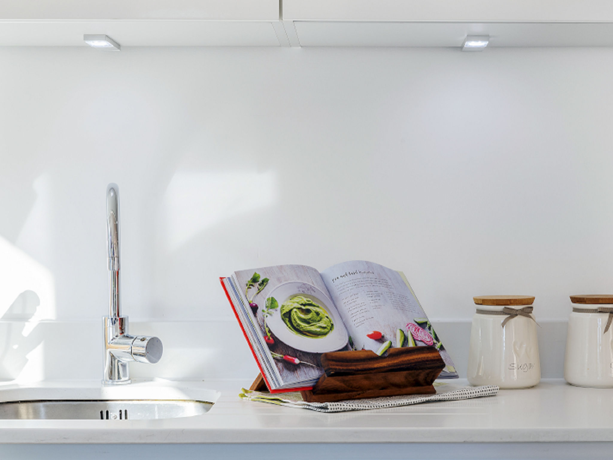 Shoreditch Square, Hoxton — Living Room (4 of 16)