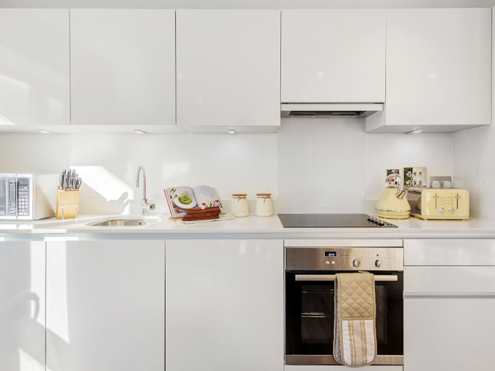 Shoreditch Square, Hoxton — Kitchen / Dining Room (5 of 16)