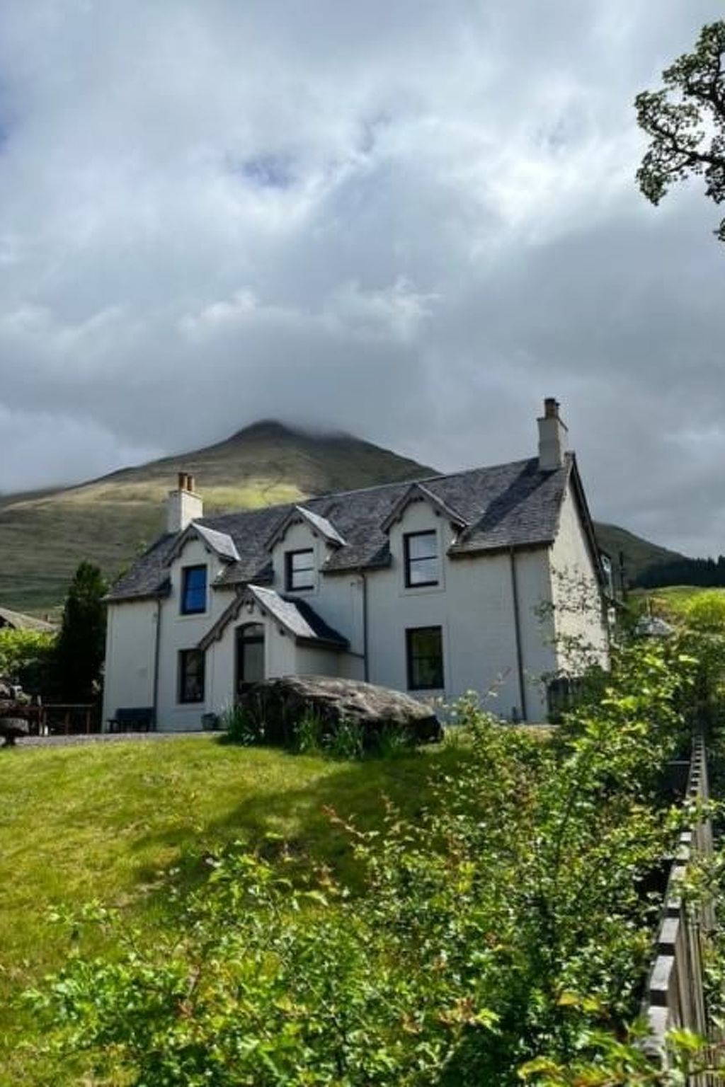 Benmore Farm House in Stirling mit Bergblick-Binnen