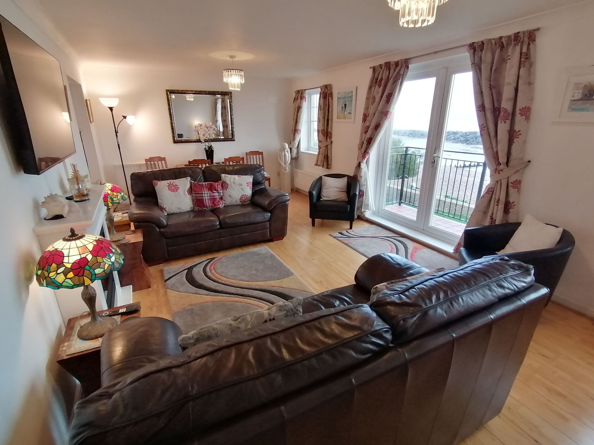 "Stewart" mit Blick auf das Wasser-Image-tags.info