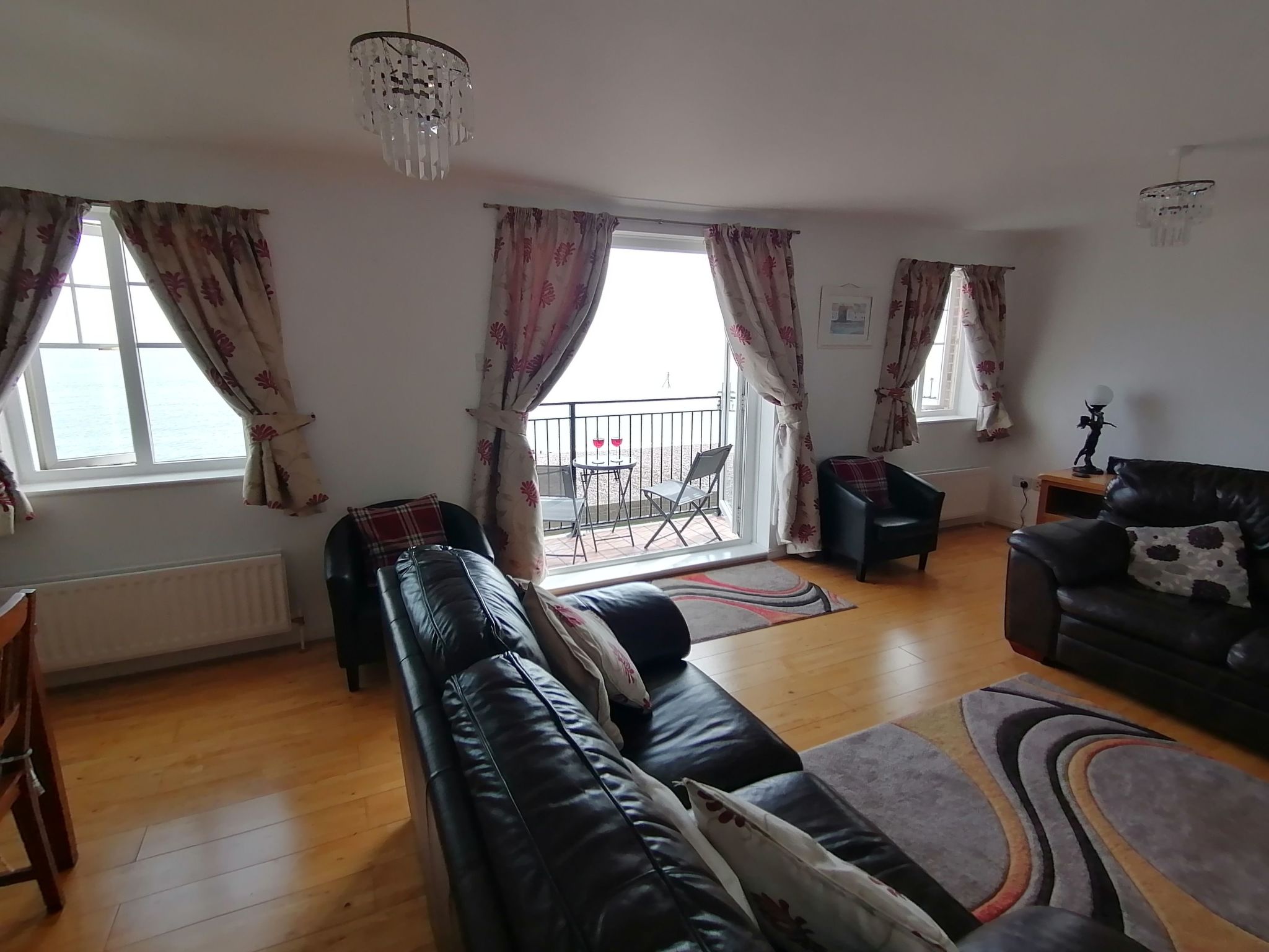 "Stewart" mit Blick auf das Wasser-Image-tags.info