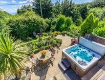 Vrijstaand vakantiehuis in Ore met jacuzzi, tuin en dicht bij zee - thumbnail 3