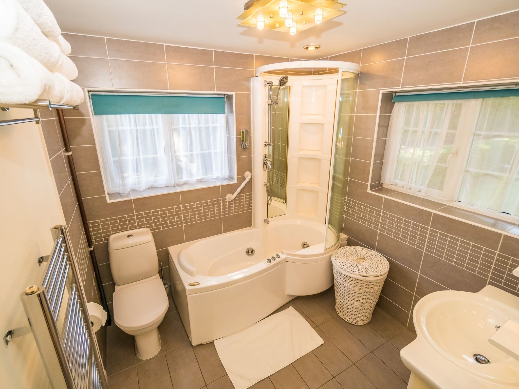 Schönes Ferienhaus in Hastings mit Whirlpool, Terrasse und Garten-Binnen