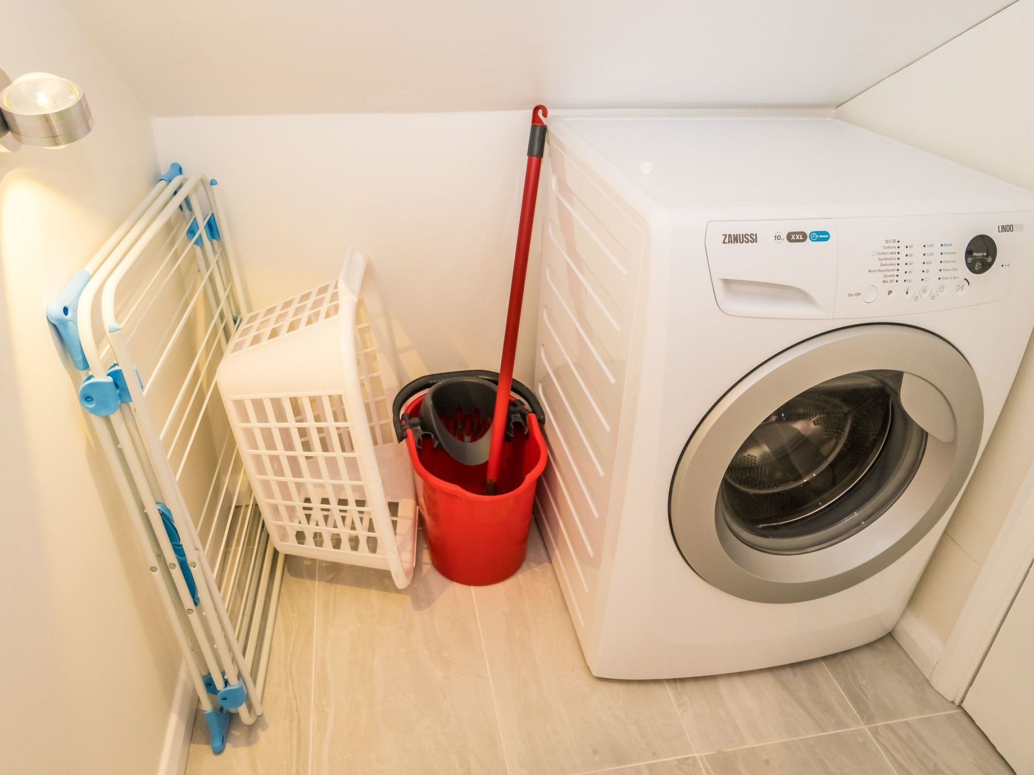 Schönes Ferienhaus in Hastings mit Whirlpool, Terrasse und Garten-Binnen
