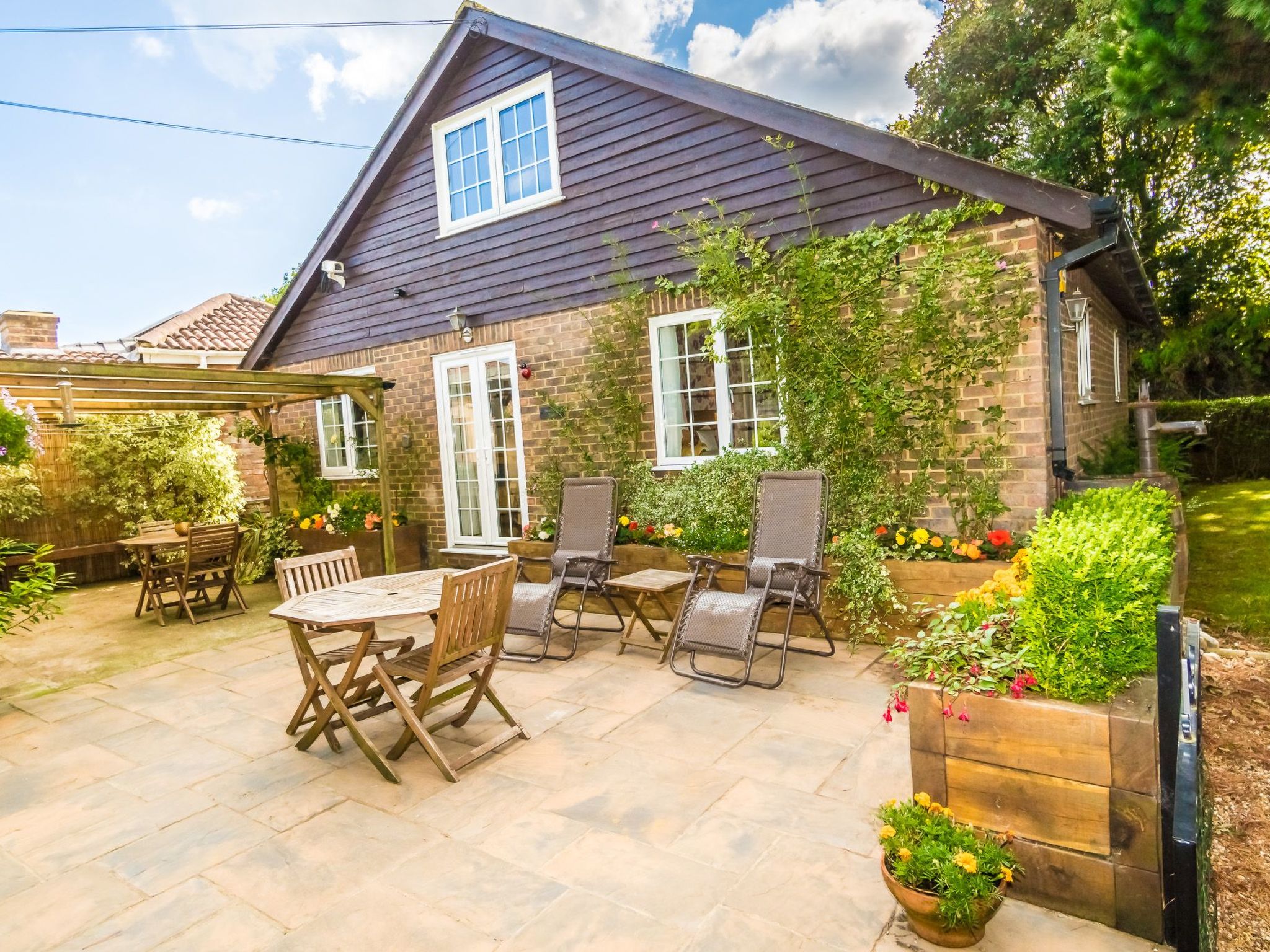 Schönes Ferienhaus in Hastings mit Whirlpool, Terrasse und Garten-Binnen