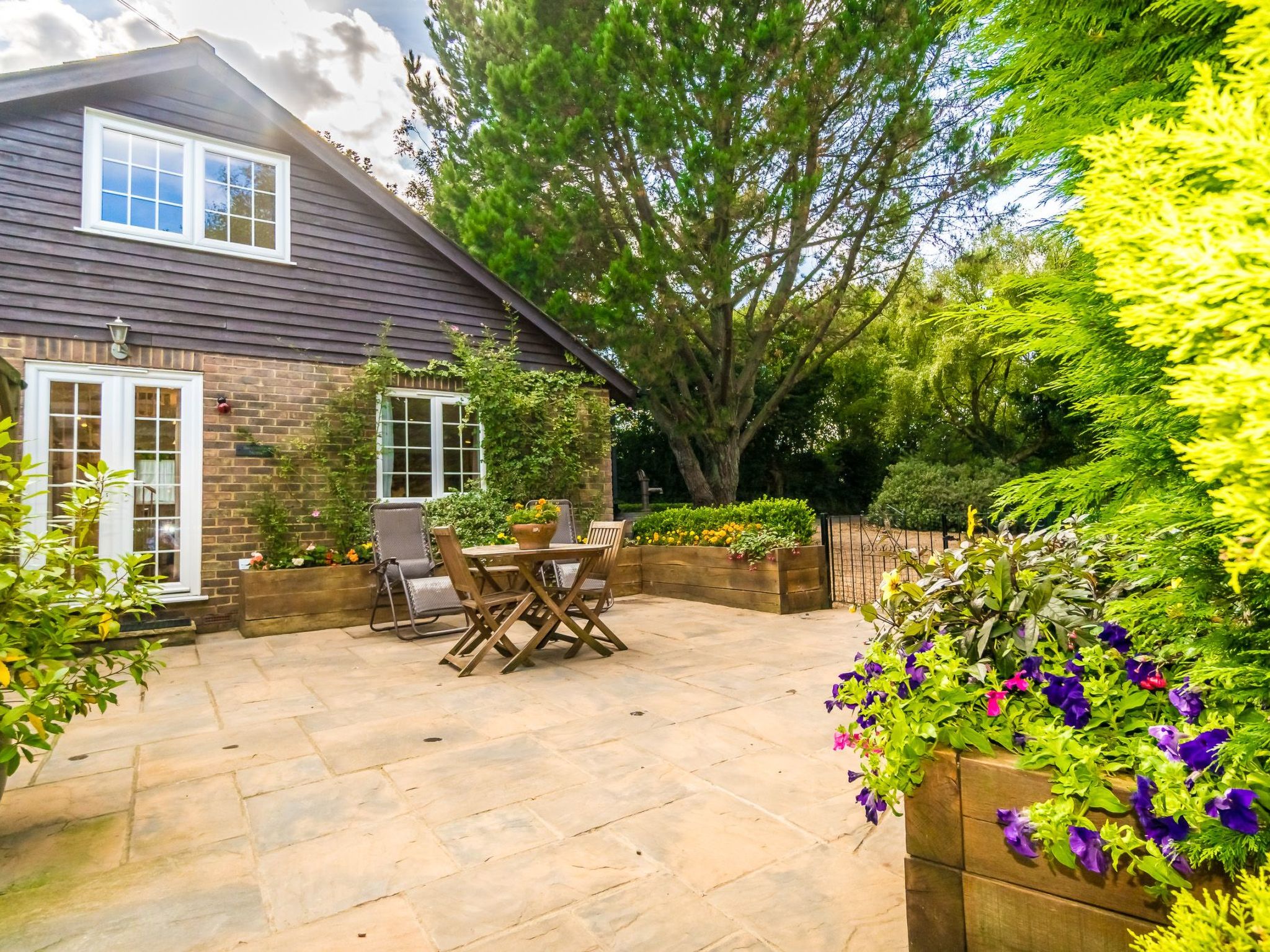 Schönes Ferienhaus in Hastings mit Whirlpool, Terrasse und Garten-Binnen