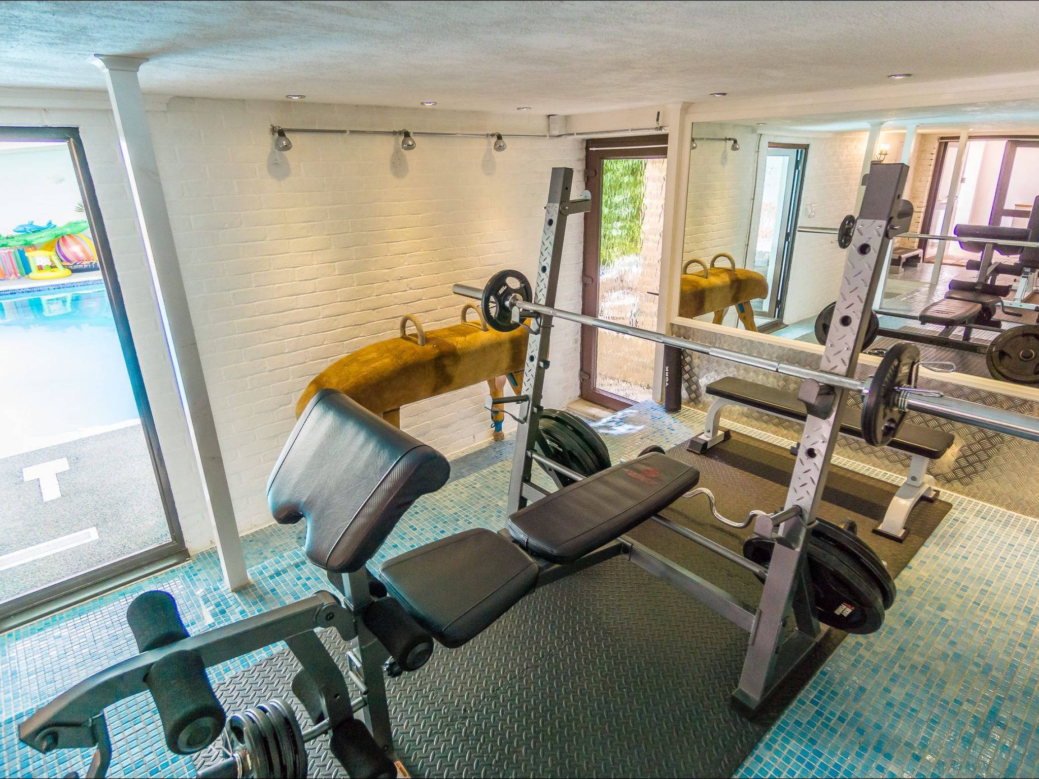 Schönes Ferienhaus in Hastings mit Whirlpool, Terrasse und Garten-Binnen