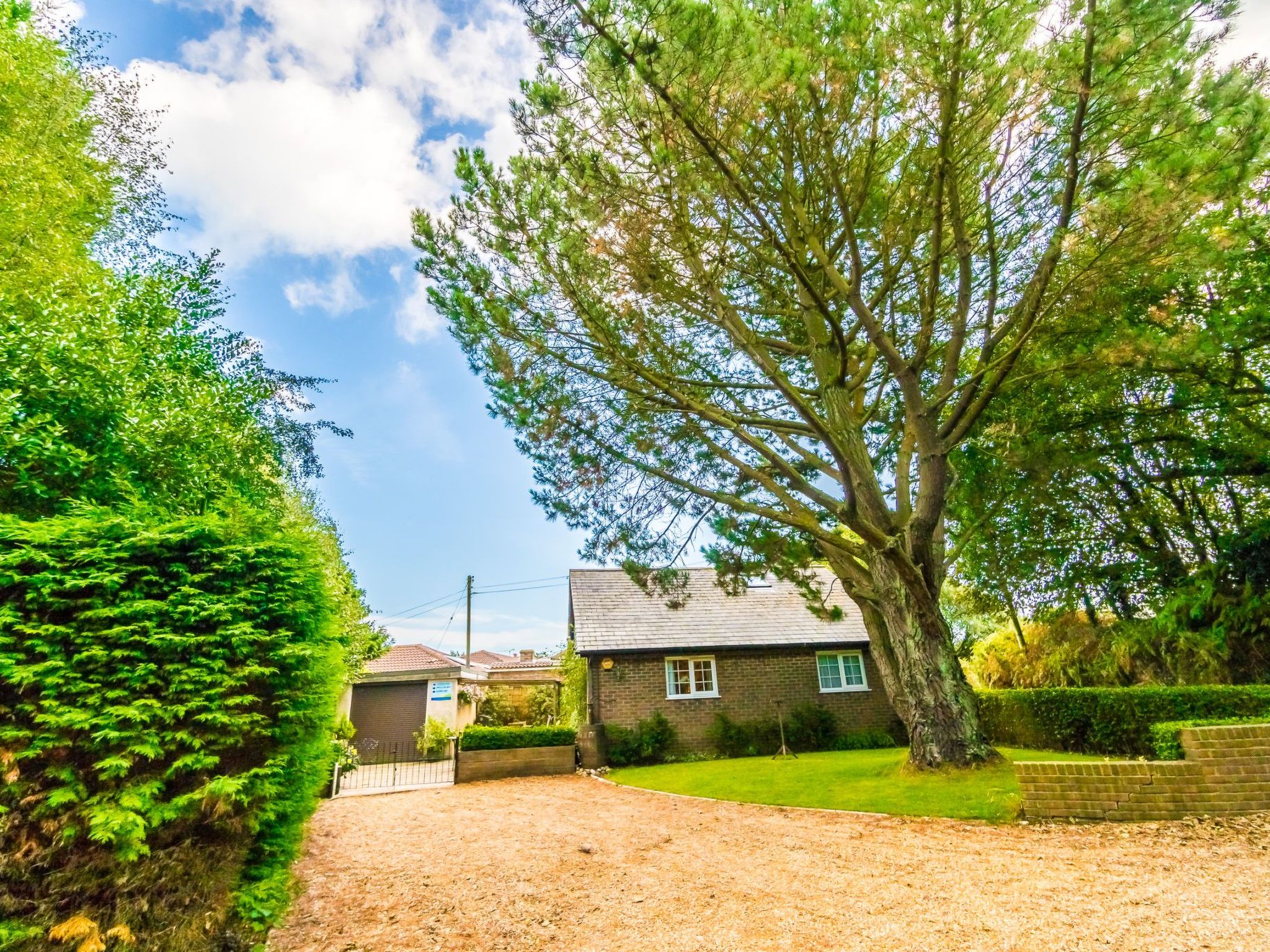 Schönes Ferienhaus in Hastings mit Whirlpool, Terrasse und Garten-Binnen