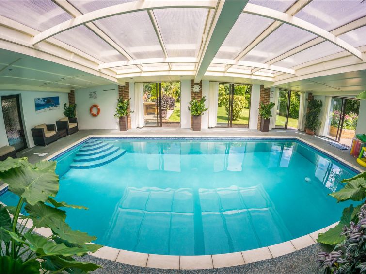 4-persoons vakantiehuis met verwarmd zwembad in Ore