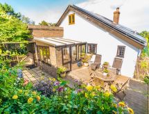Sfeervol vakantiehuis nabij zee met verwarmd zwembad in Ore - thumbnail 2