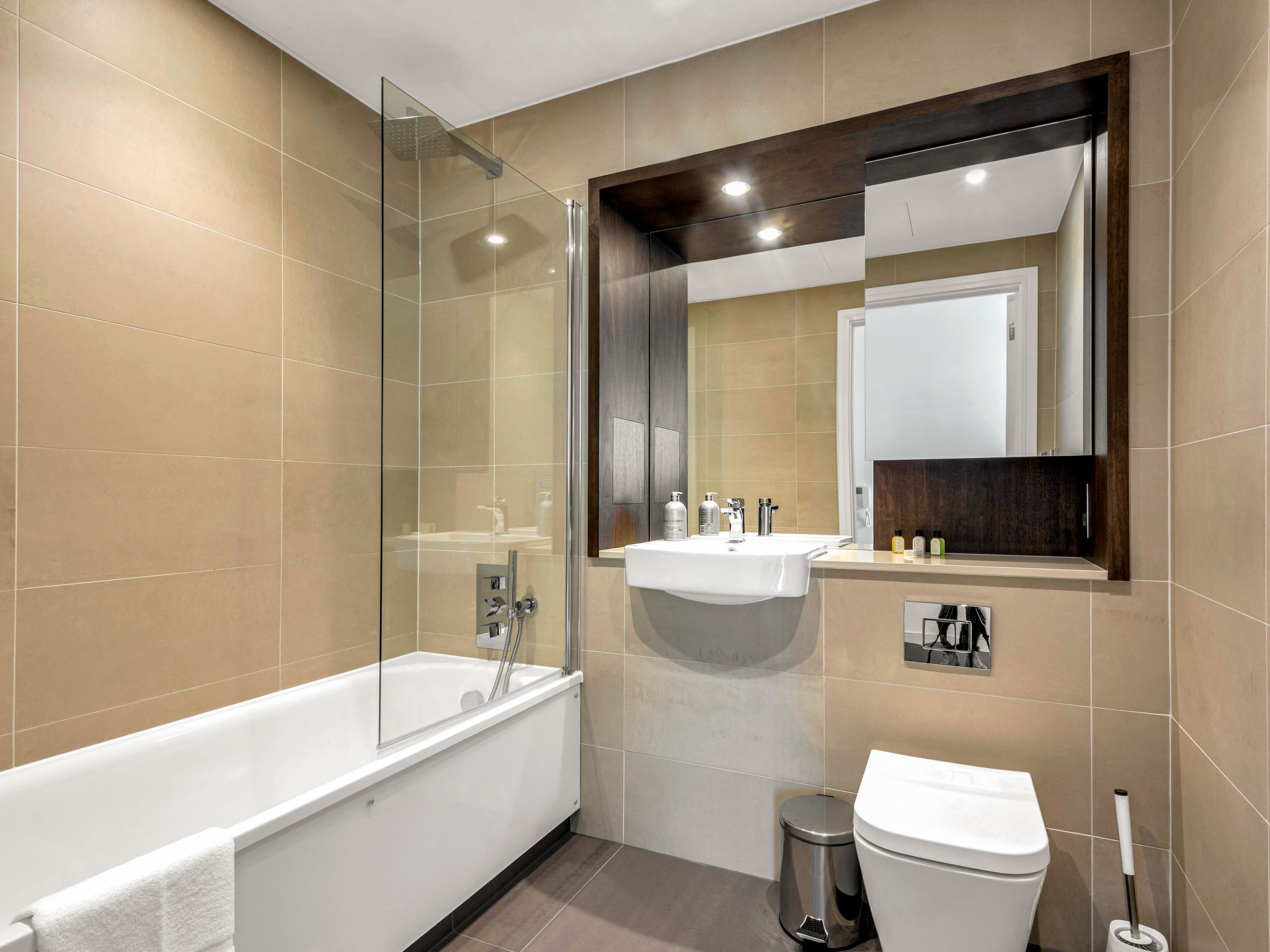 Canary Heights 2bed - Binnen