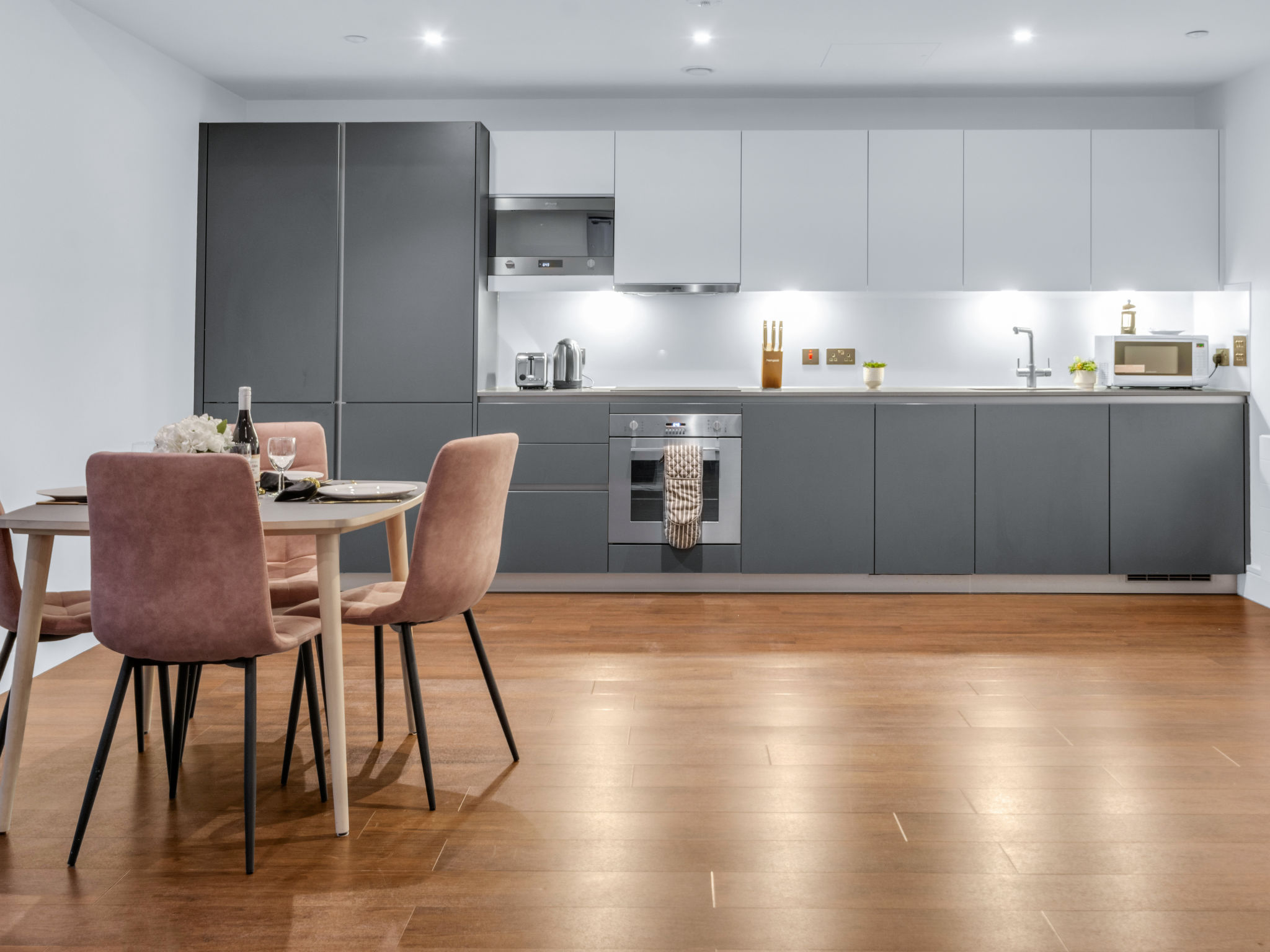 Canary Heights 2bed - Binnen