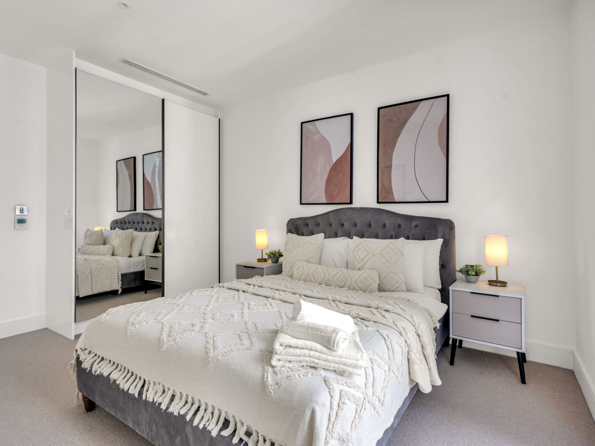 Canary Heights 2bed - Binnen
