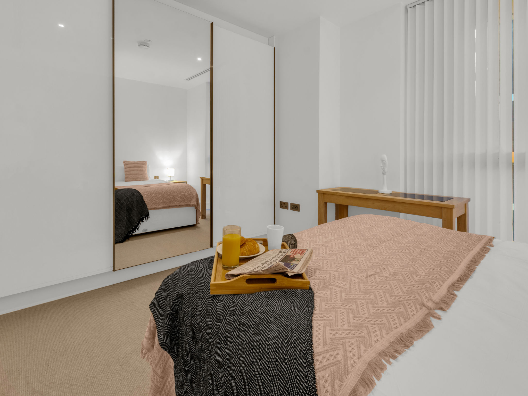 Canary Heights 2bed - Binnen