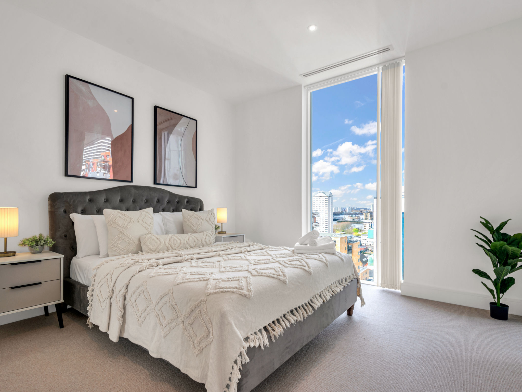 Canary Heights 2bed - Binnen