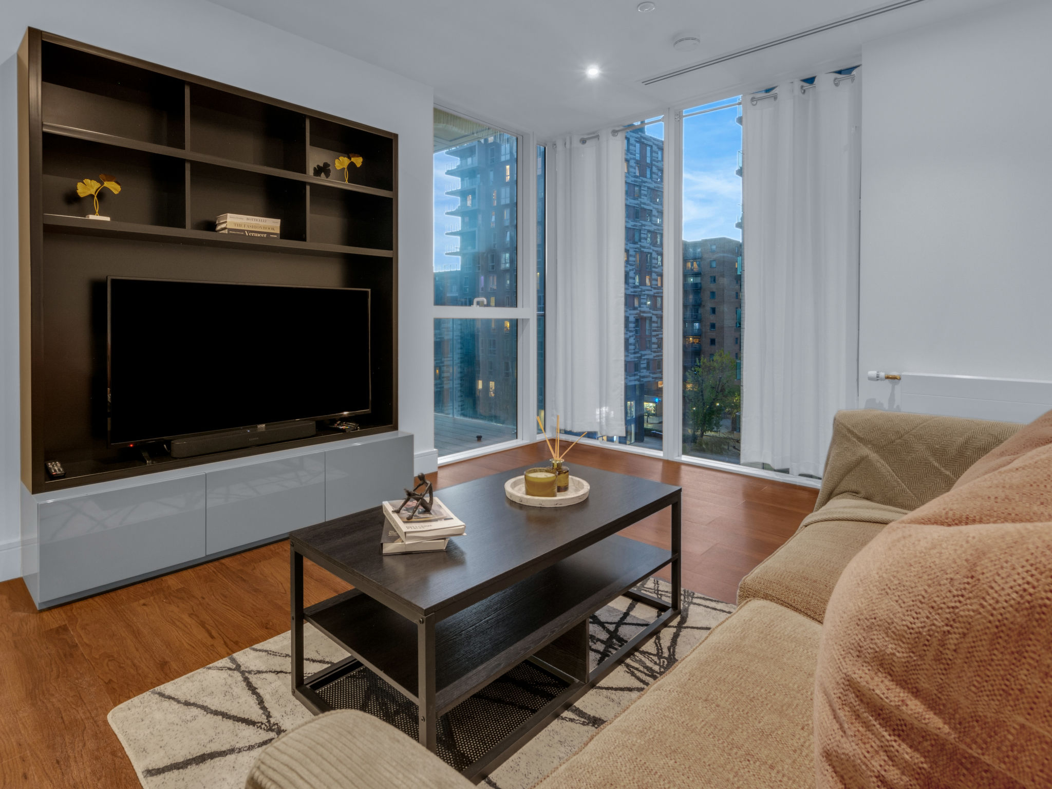 Canary Heights 2bed - Binnen