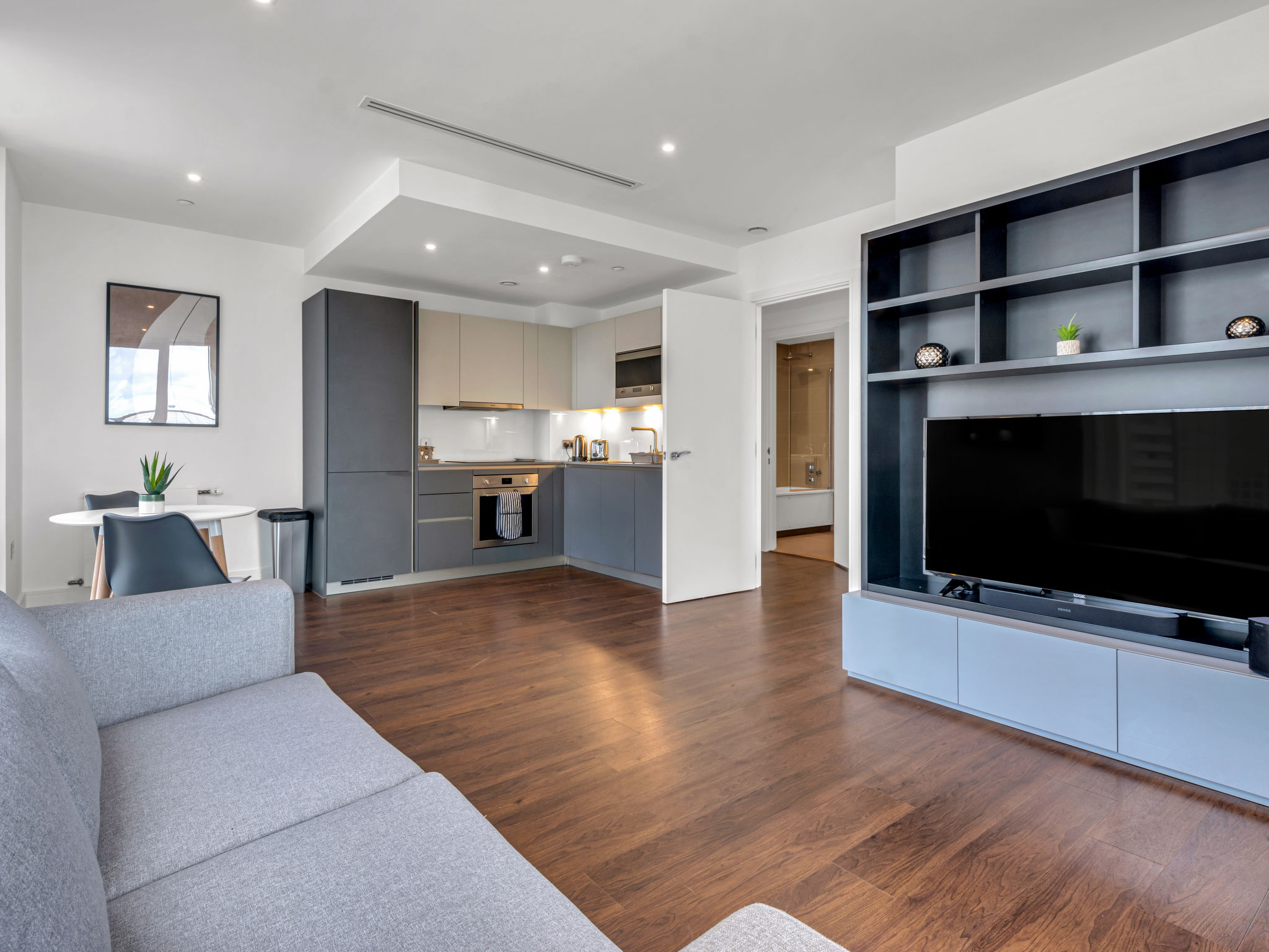 Canary Heights 2bed - Binnen