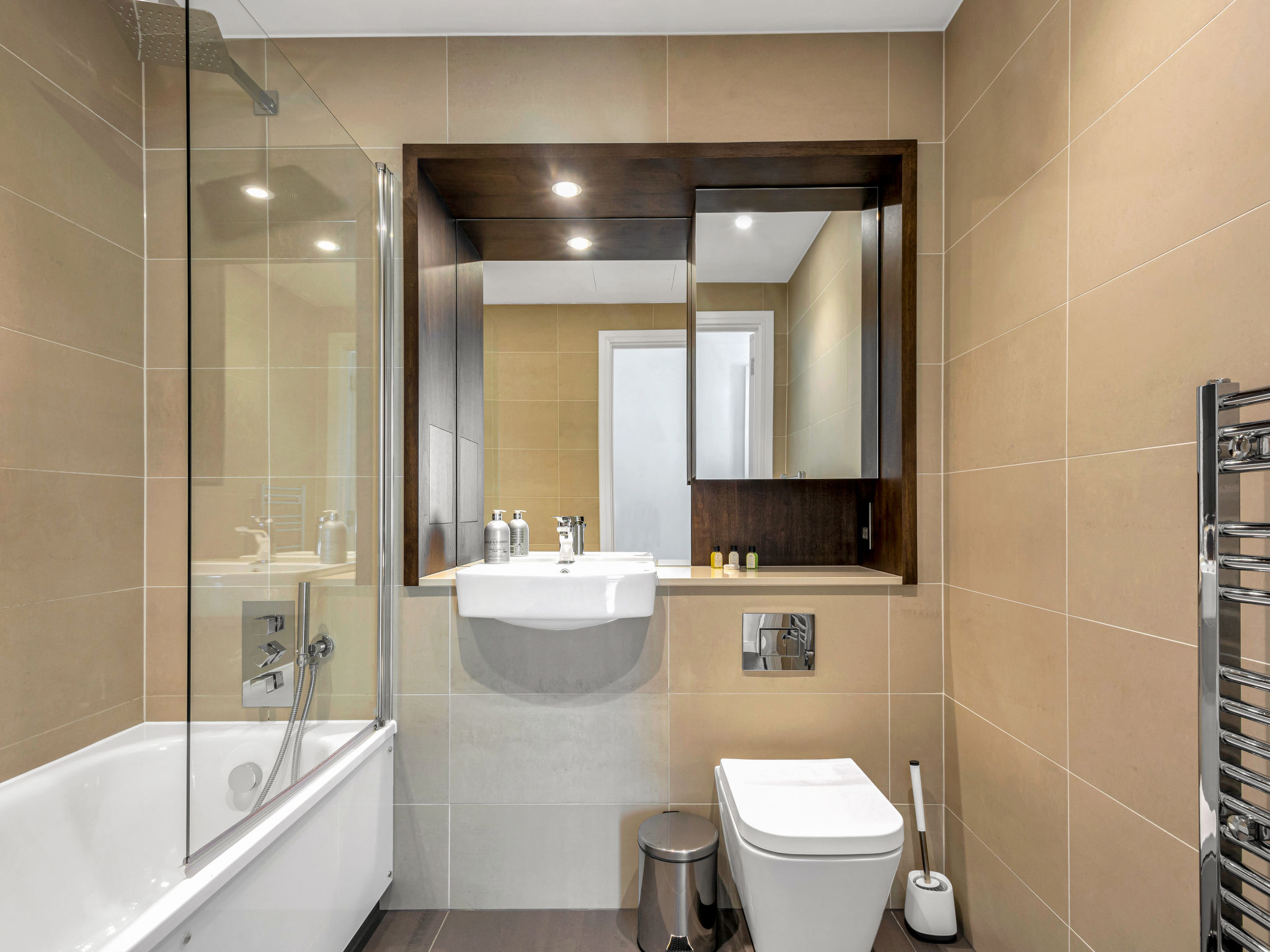 Canary Heights 2bed - Binnen