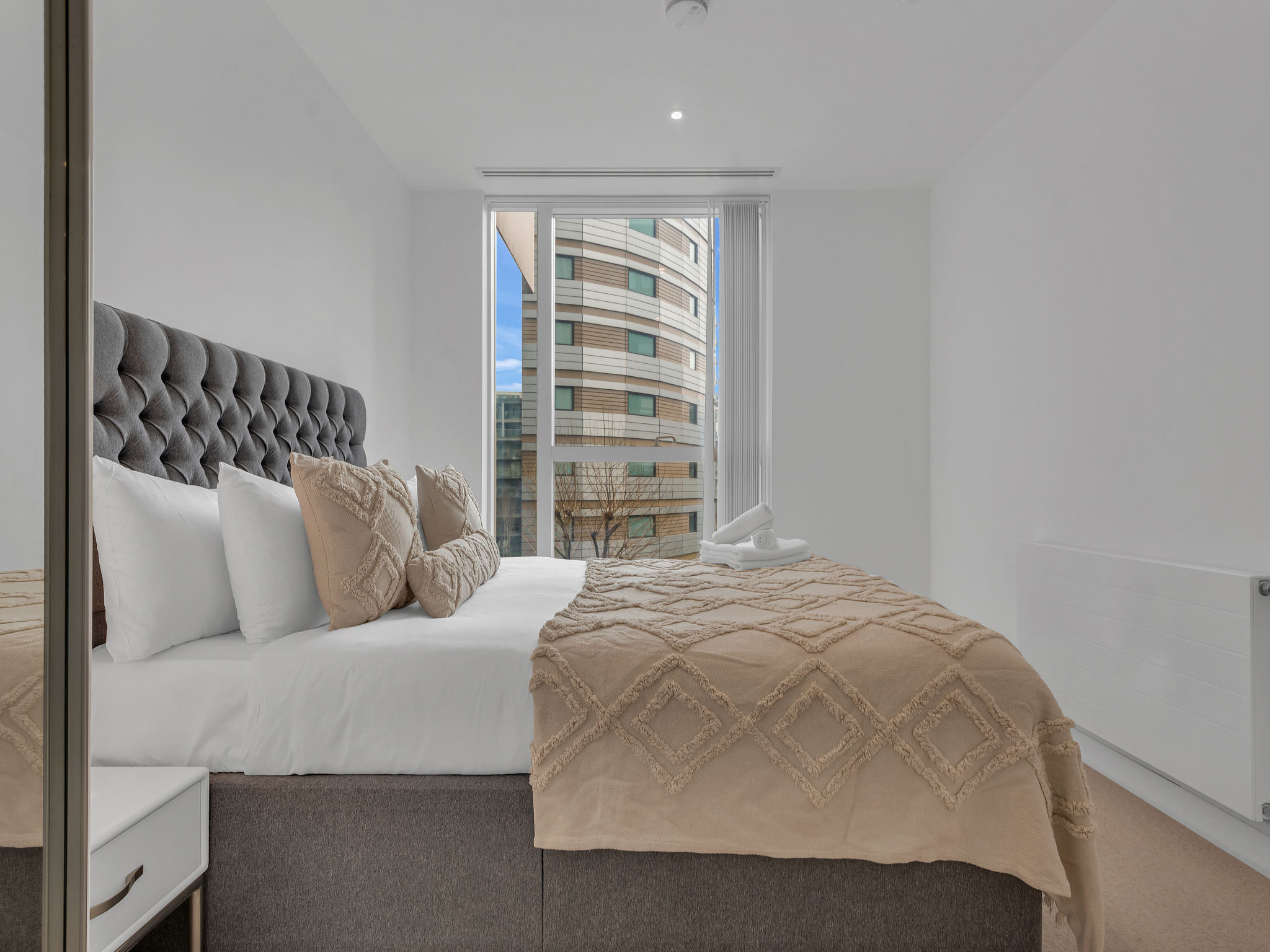 Canary Heights 2bed - Binnen