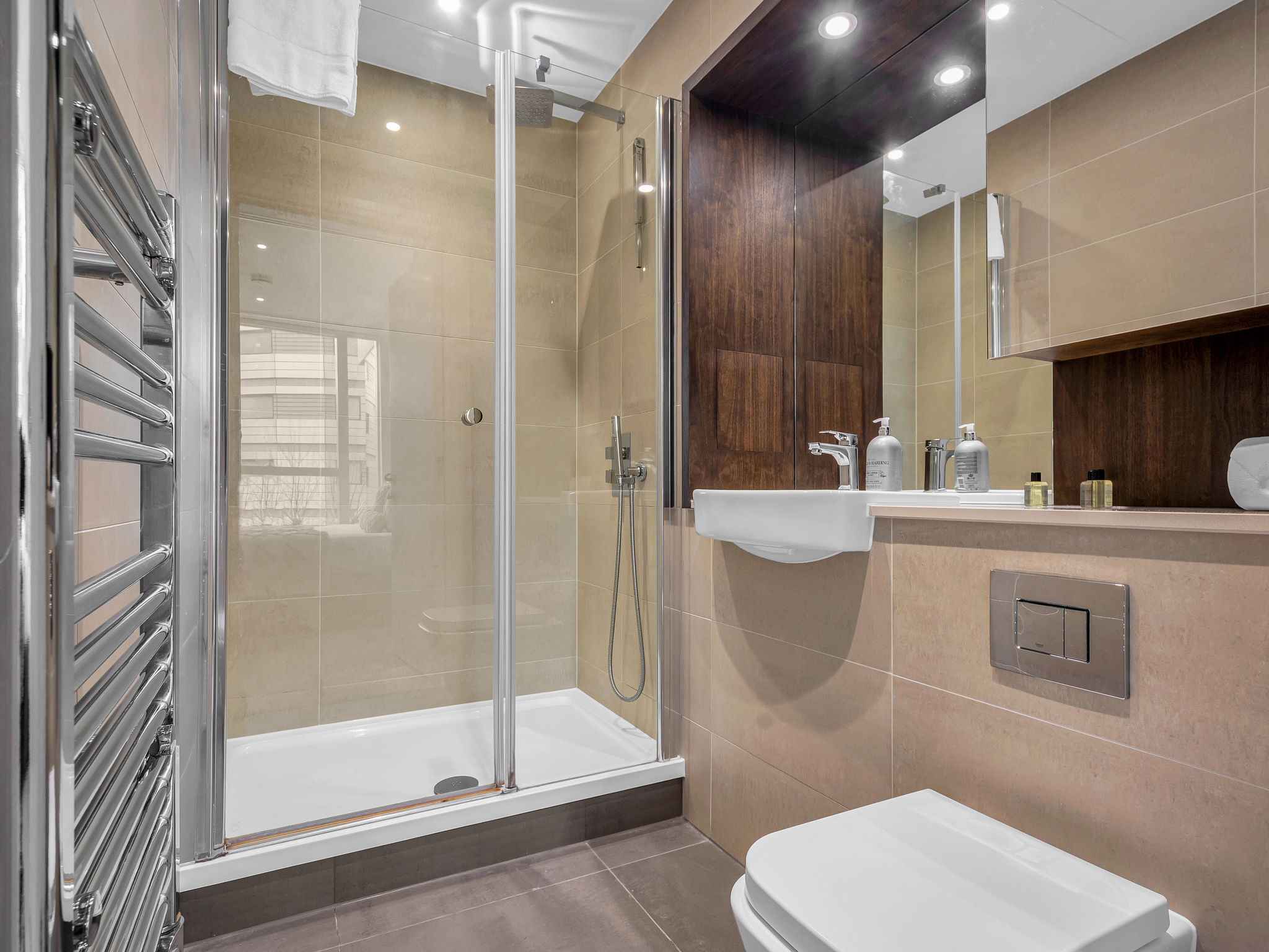 Canary Heights 2bed - Binnen