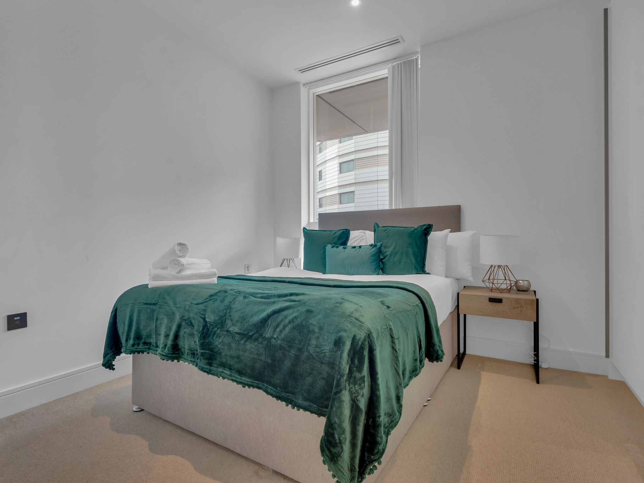 Canary Heights 2bed - Binnen