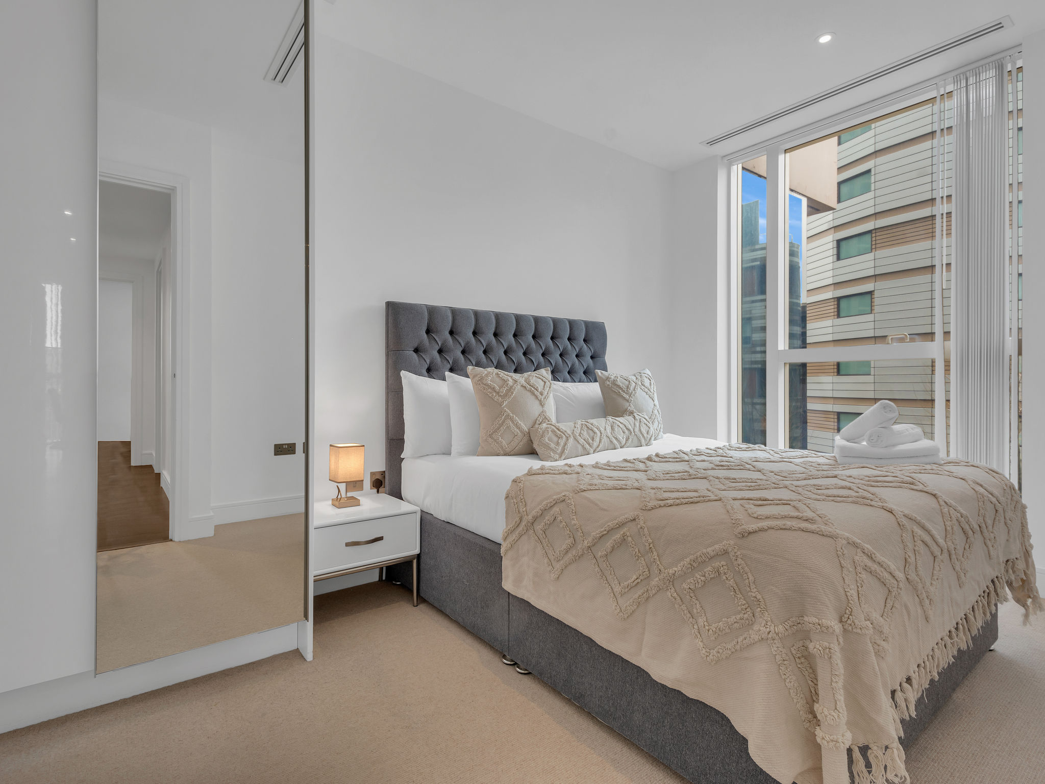 Canary Heights 2bed - Binnen