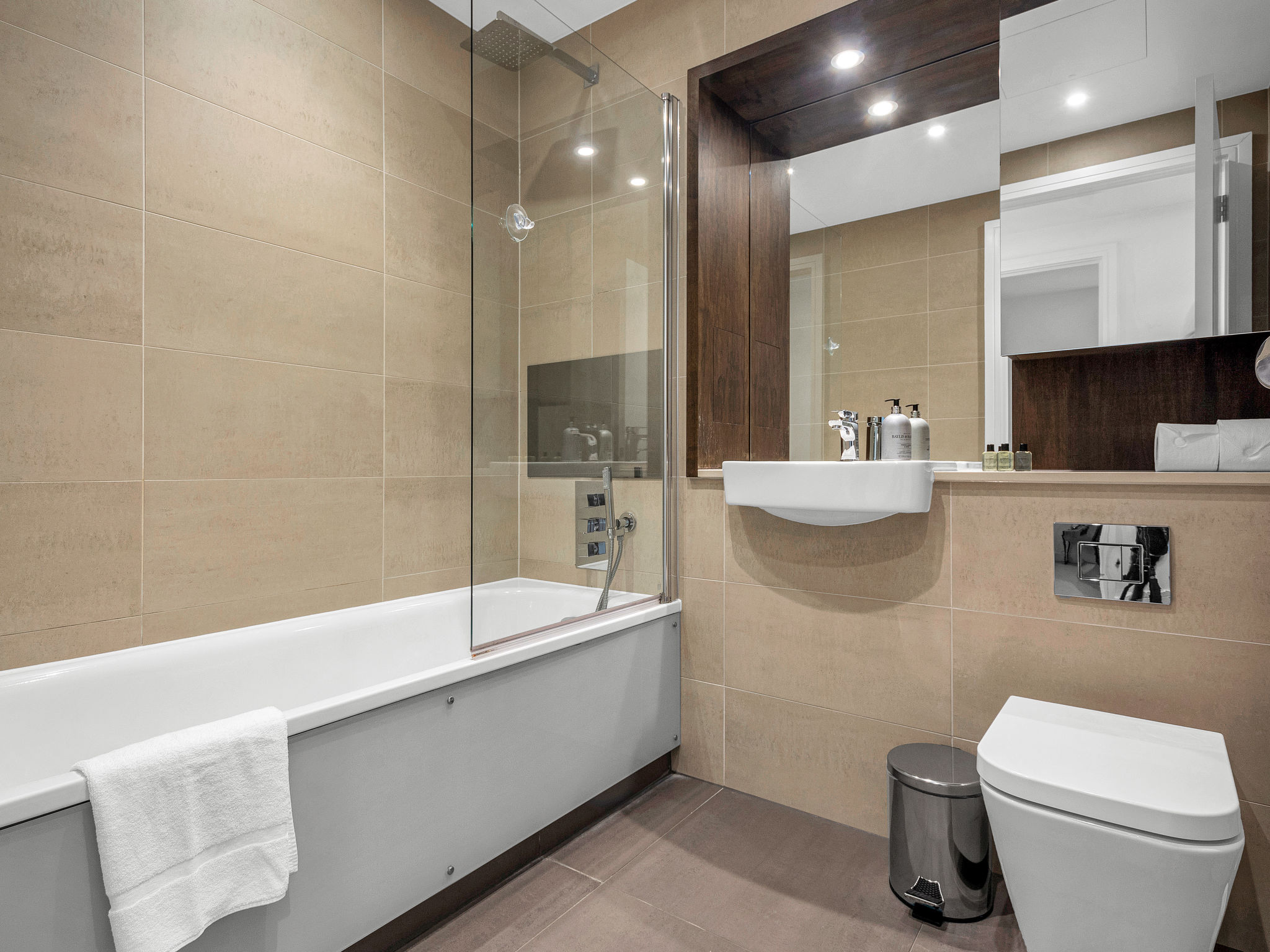 Canary Heights 2bed - Binnen