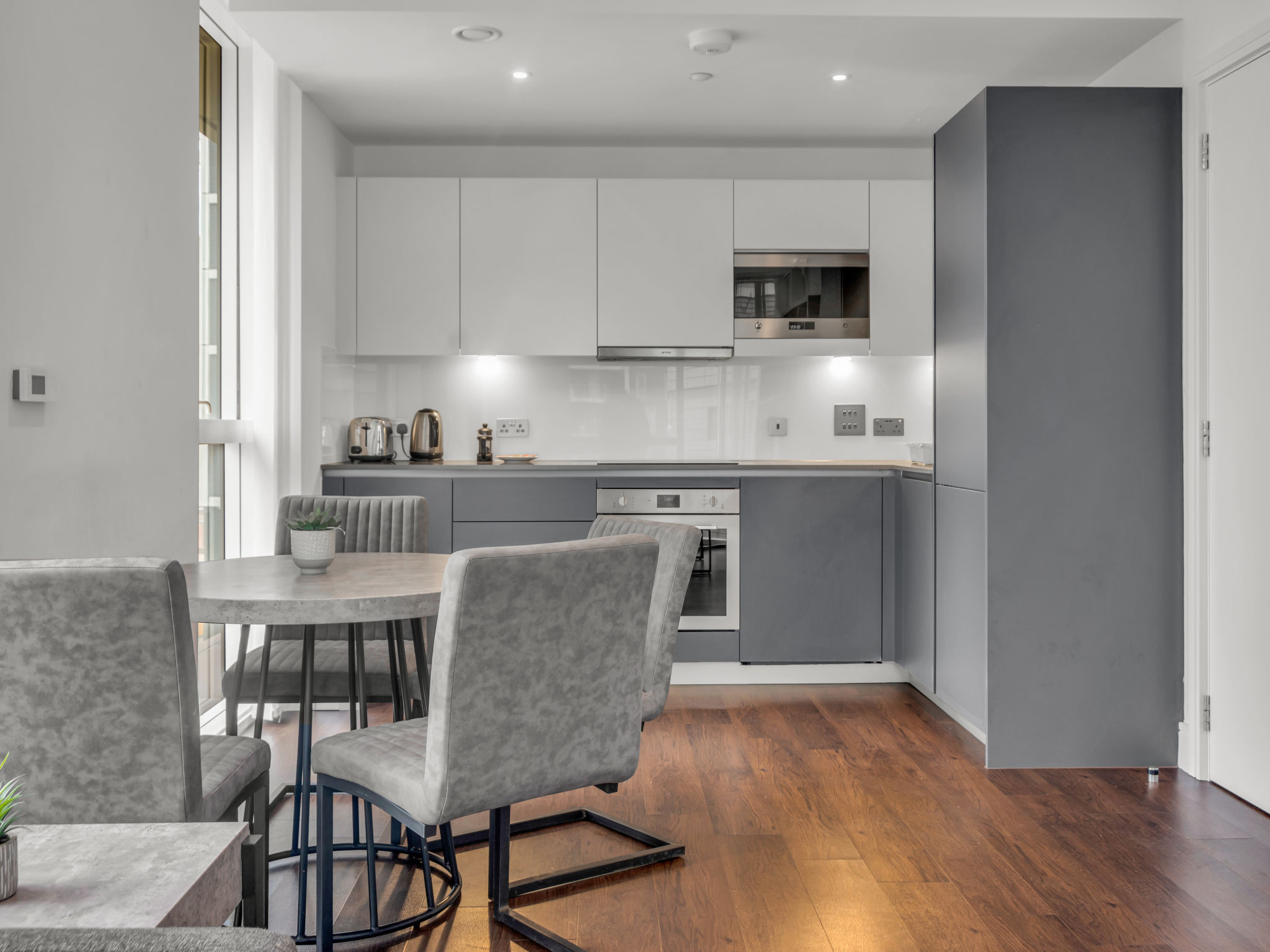 Canary Heights 2bed - Binnen