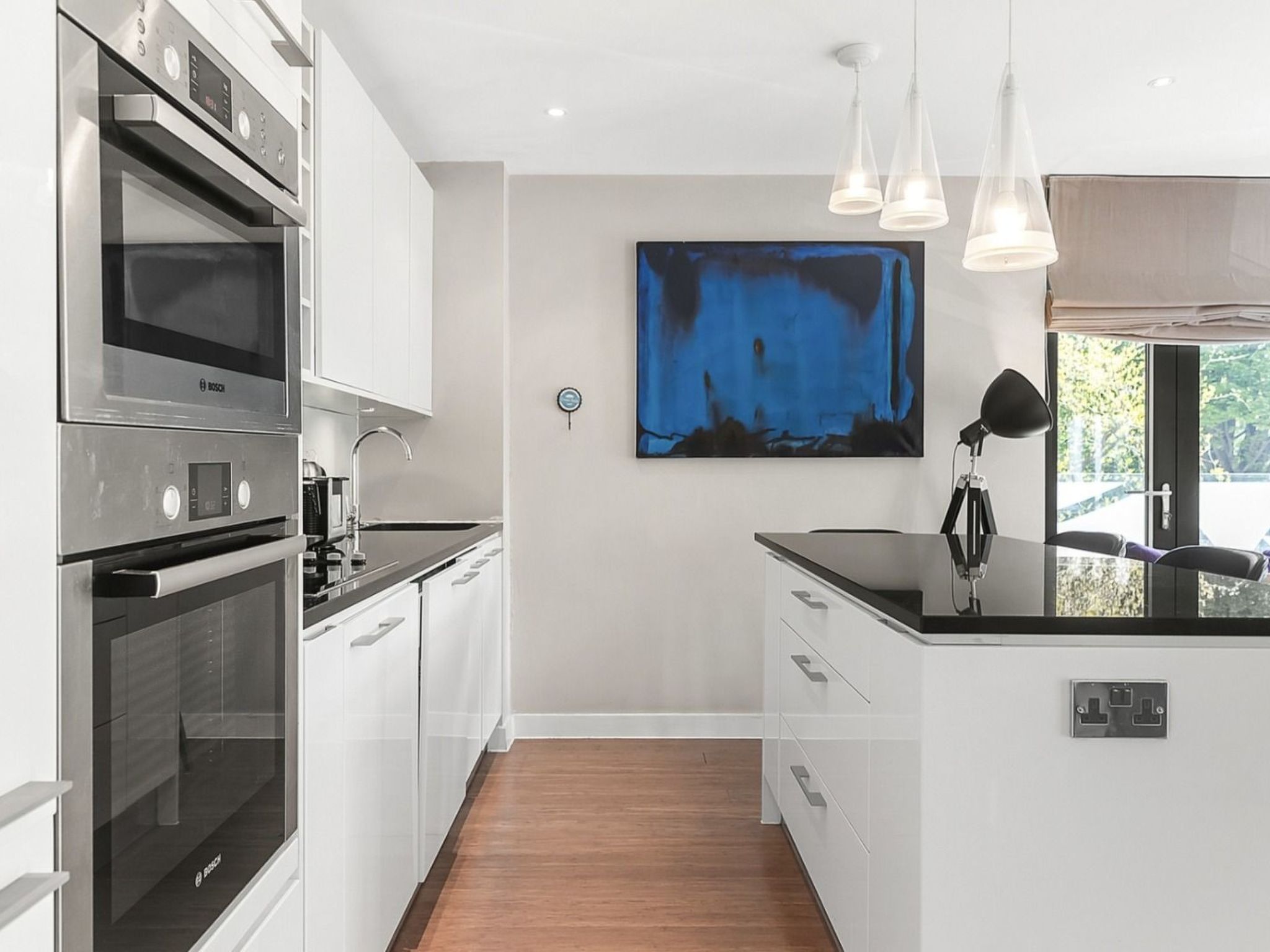 Moderne und stilvolle Wohnung mit eigenem Bad in der Nähe von Notting Hill und-Binnen