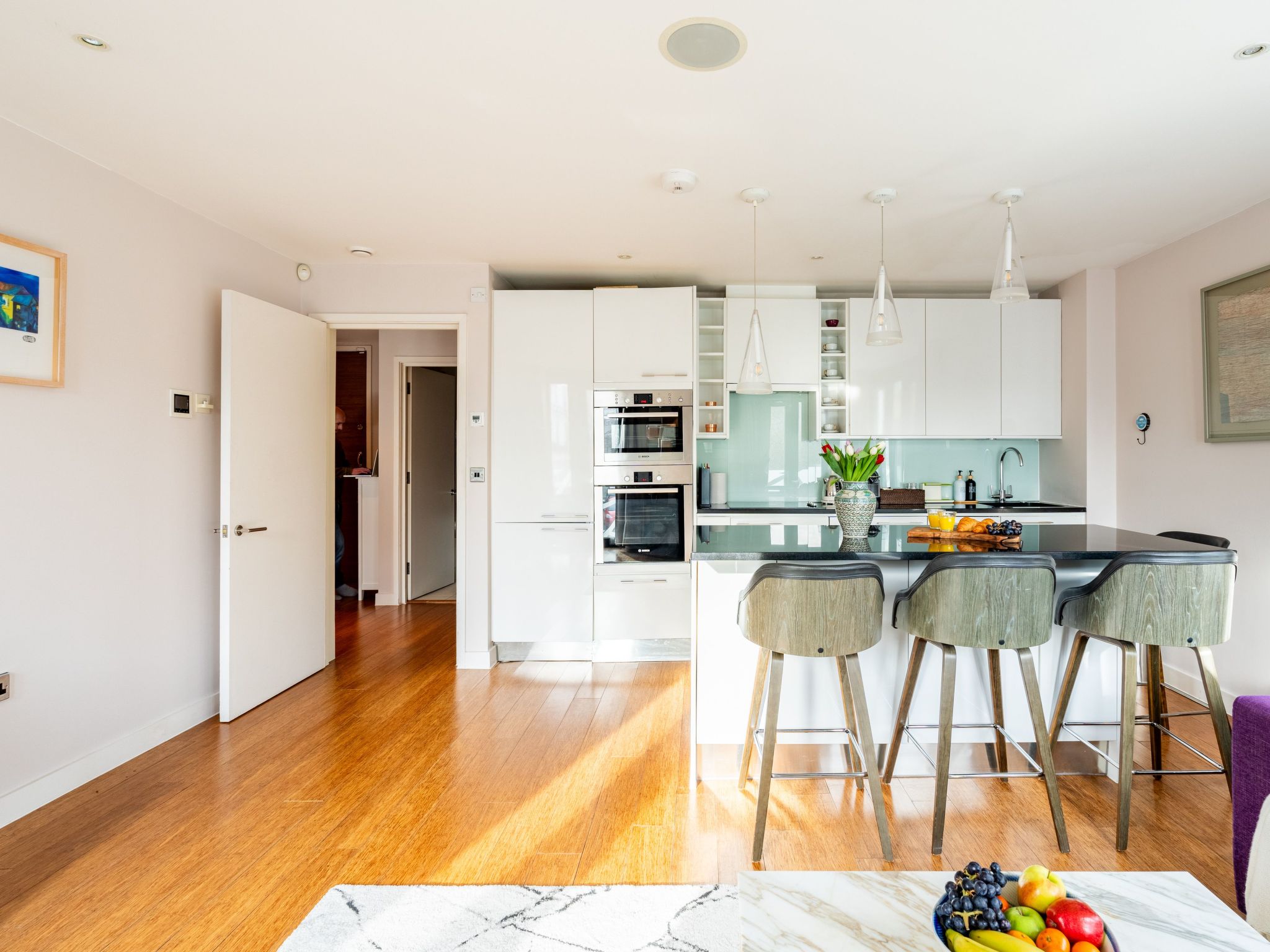 Moderne und stilvolle Wohnung mit eigenem Bad in der Nähe von Notting Hill und-Binnen