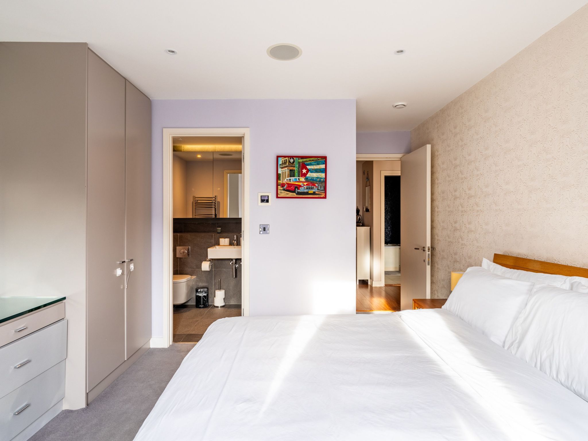 Moderne und stilvolle Wohnung mit eigenem Bad in der Nähe von Notting Hill und-Binnen