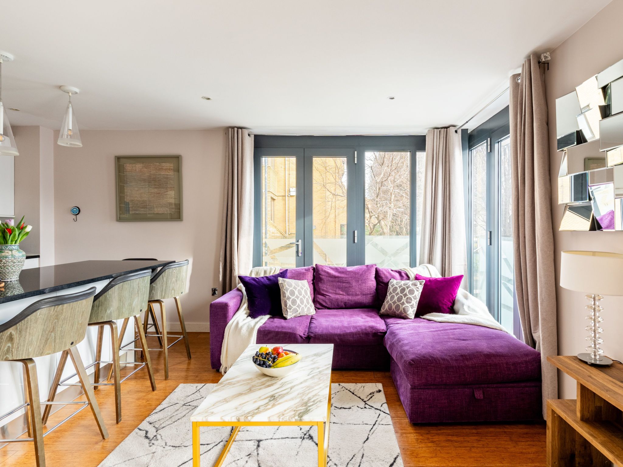 Moderne und stilvolle Wohnung mit eigenem Bad in der Nähe von Notting Hill und-Binnen