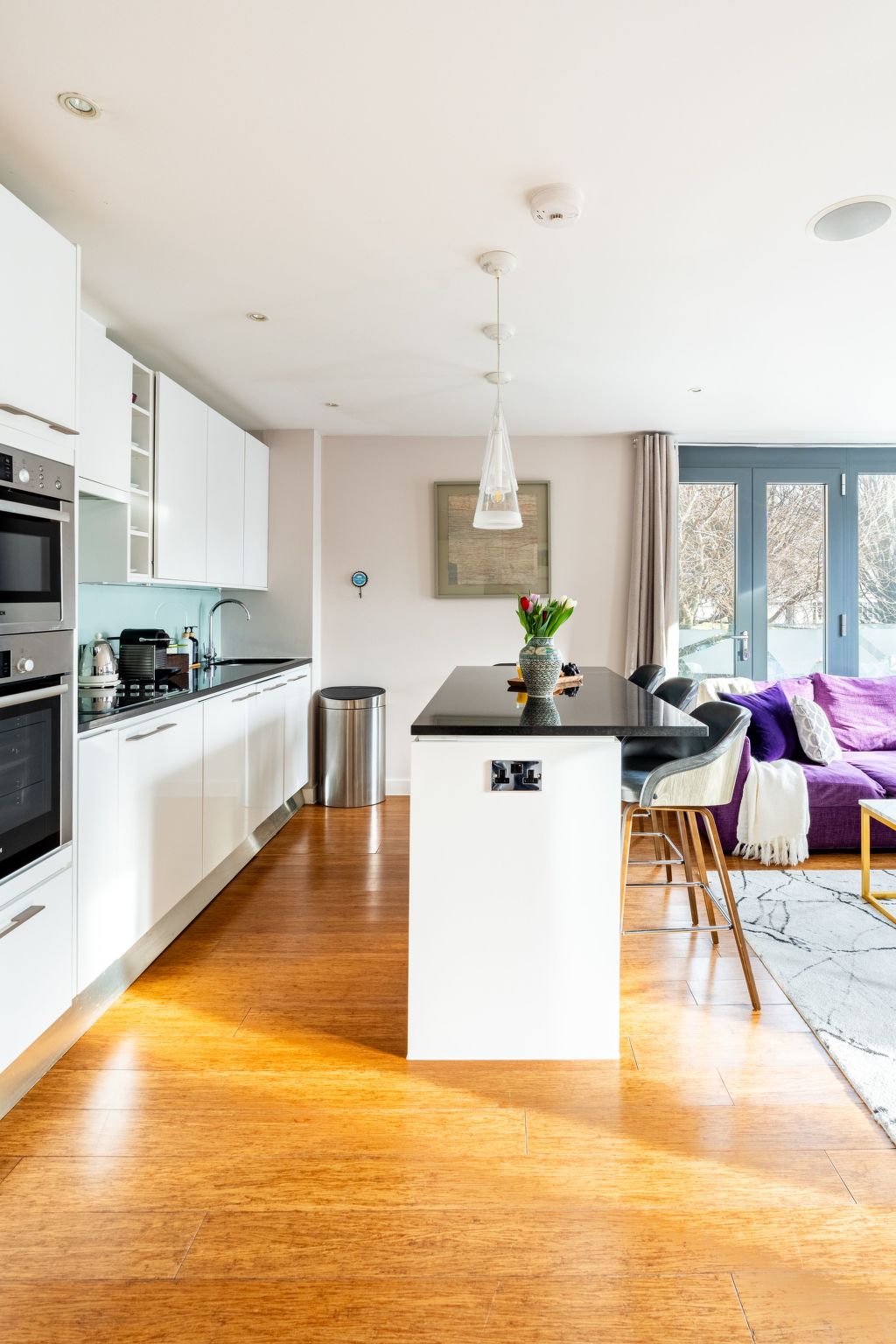 Moderne und stilvolle Wohnung mit eigenem Bad in der Nähe von Notting Hill und-Binnen