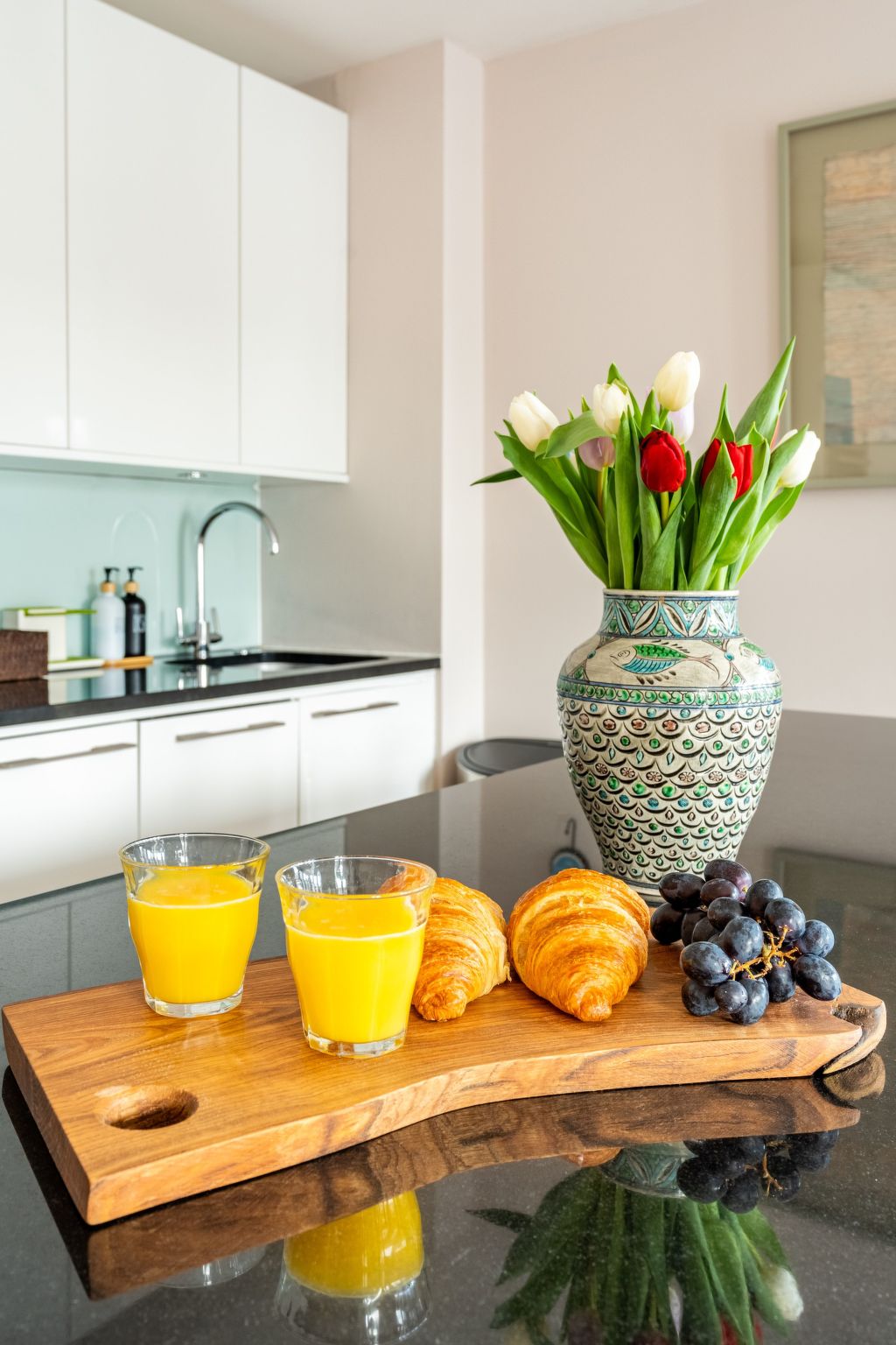 Moderne und stilvolle Wohnung mit eigenem Bad in der Nähe von Notting Hill und-Binnen