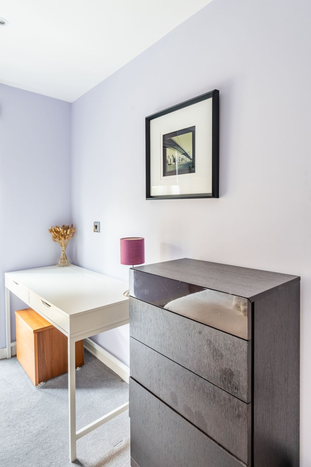 Moderne und stilvolle Wohnung mit eigenem Bad in der Nähe von Notting Hill und-Binnen