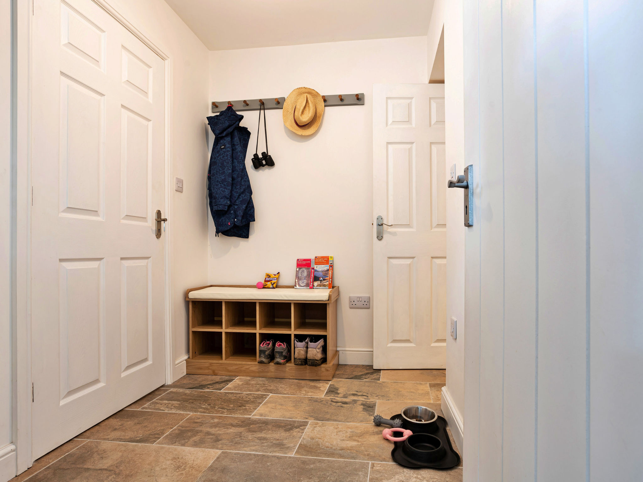 Courtyard Cottage-Binnen