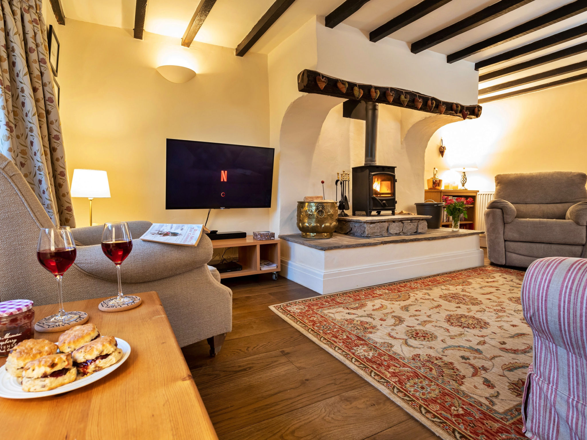 Two Storrs Cottages-Binnen