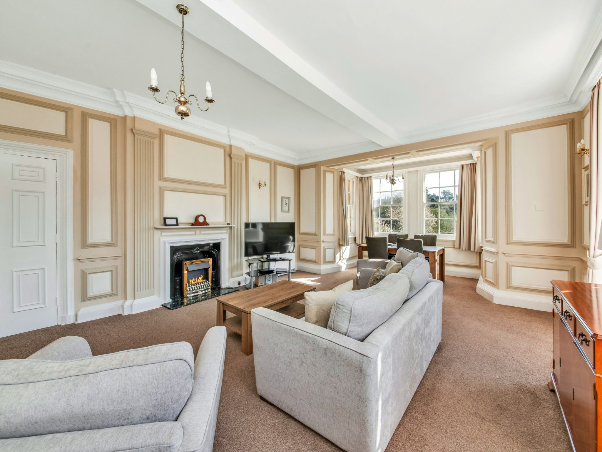 Sutton Hall Apt-Binnen