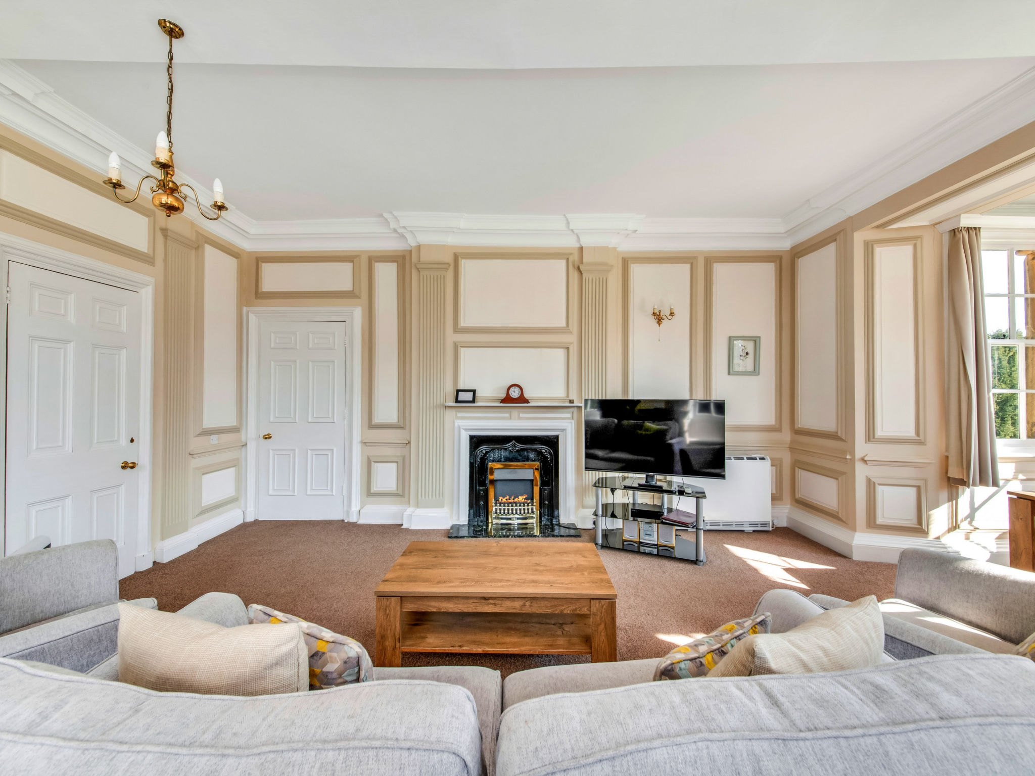 Sutton Hall Apt-Binnen