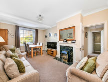 Kilburn Hall Apt: Luxe studio met verwarmd zwembad en spa in Yorkshire Moors - thumbnail 1