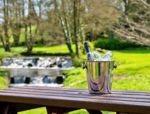 Hambleton Hall Apt: Luxe studio met verwarmd zwembad in de Yorkshire Moors - thumbnail 3